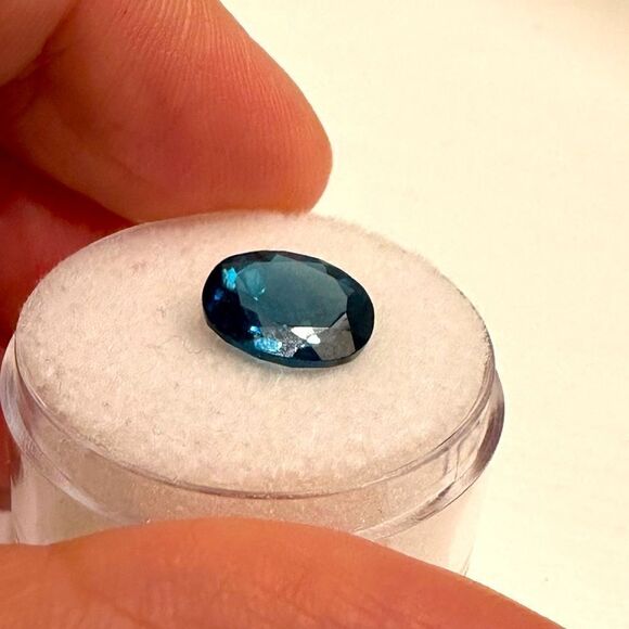 Electric blue 3.2ct London Topaz - Picture 1 of 9